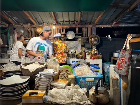 Busy Kitchen @ A La Carte (Auntie Nang), Ko Lanta