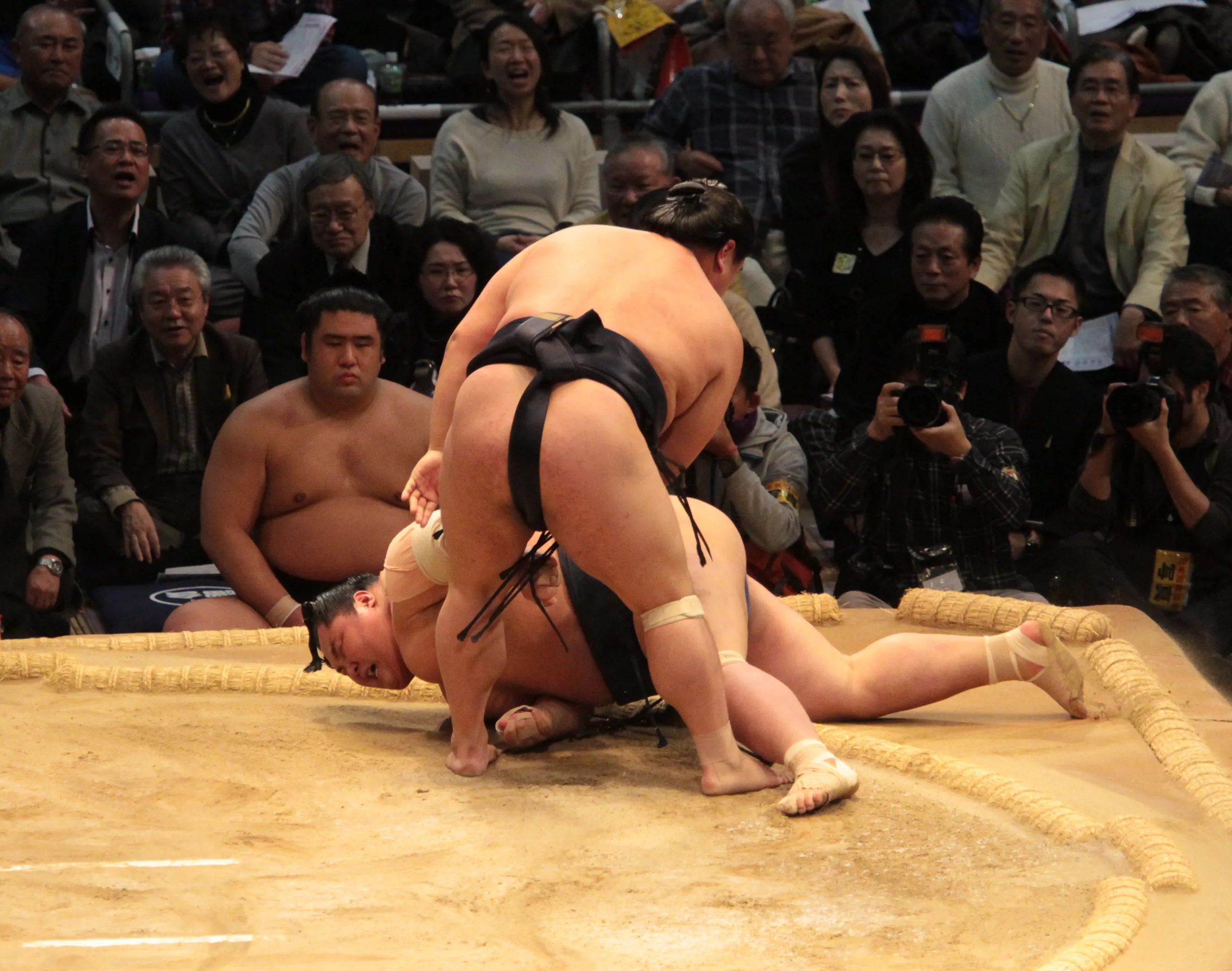 Maku-uchi class sumo match, Fukuoka Kokusai
