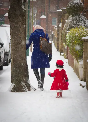The Girl in the Red Coat, Queen's Park