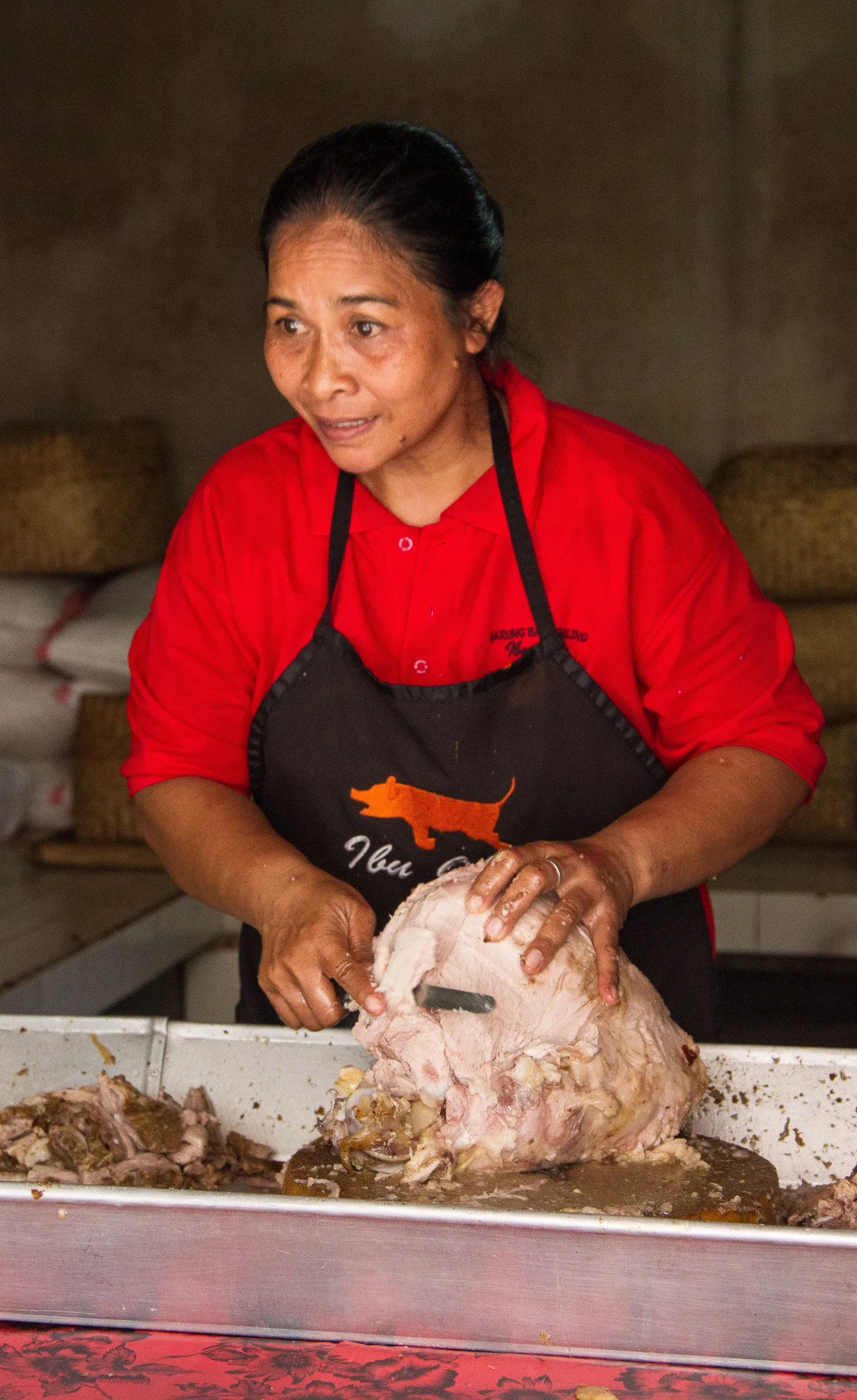 Carving up suckling pig ("babi guling"), Warung Ibu Oka, Ubud