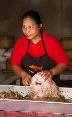 Carving up suckling pig ("babi guling"), Warung Ibu Oka, Ubud