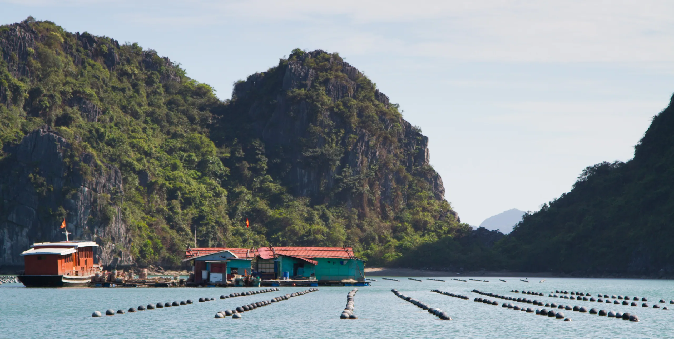 Vong Vieng floating fishing village, Ha Long Bay