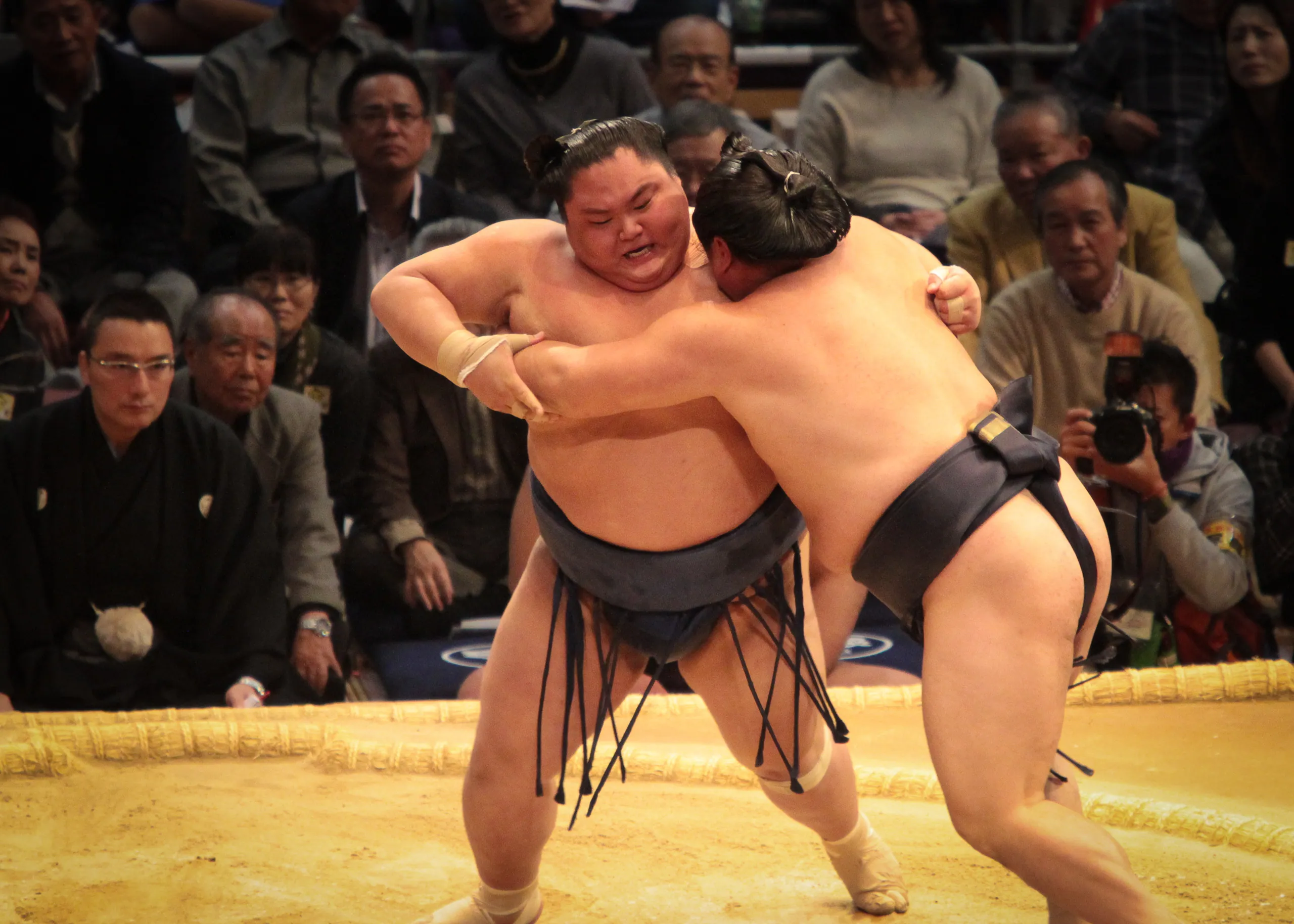 Maku-uchi class sumo match, Fukuoka Kokusai