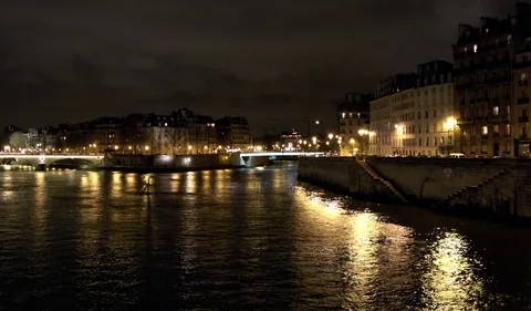 Ile de la Cité by Night