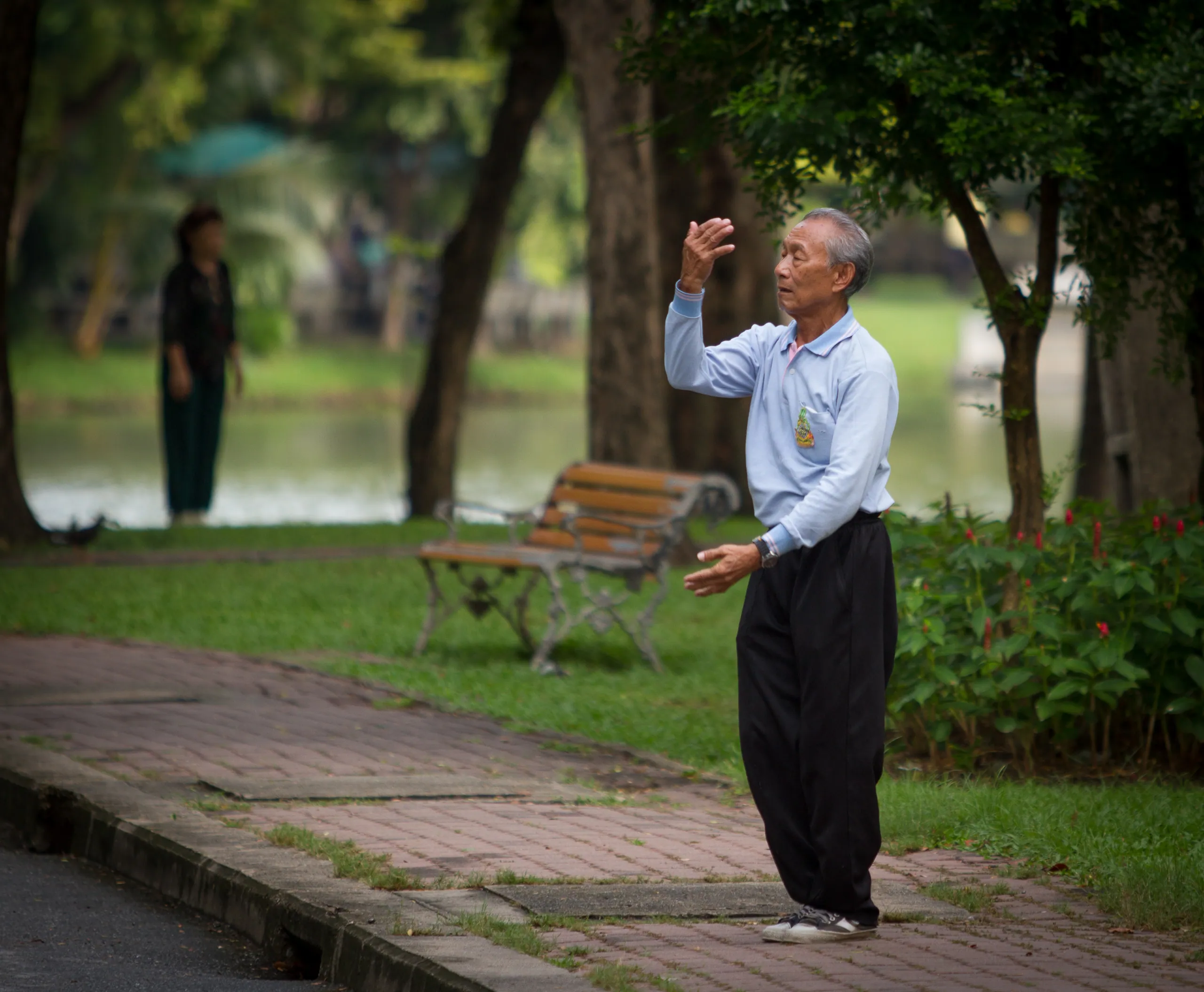 Morning tai chi in Lumphini Park, Bangkok