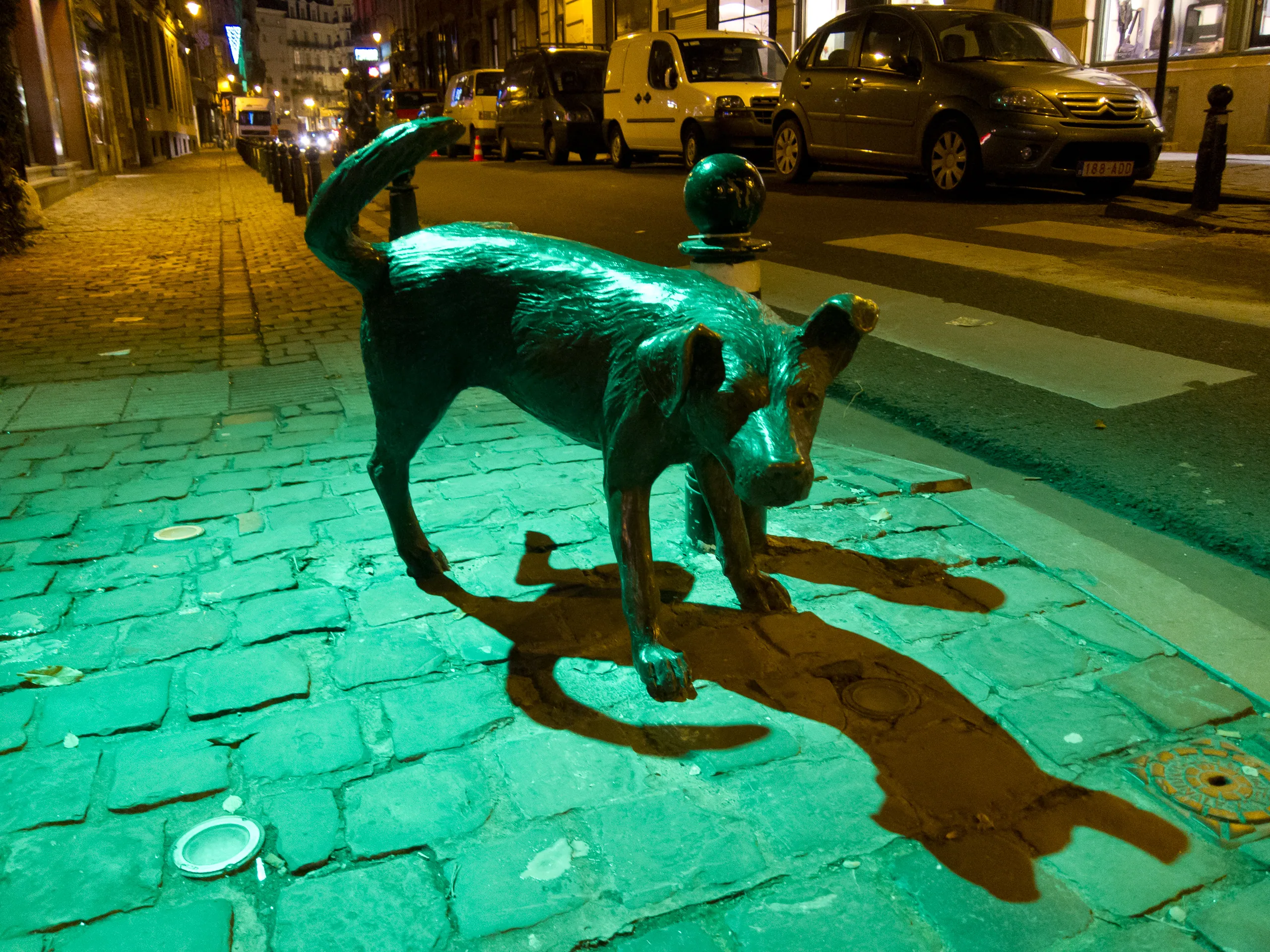 Peeing Dog Statue, Brussels