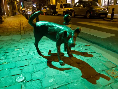 Peeing Dog Statue, Brussels